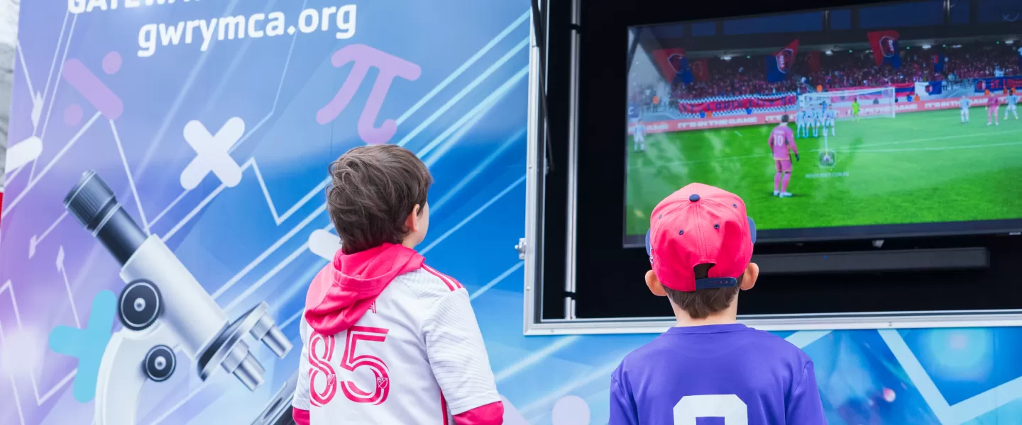 kids playing video games at the Mobile Y