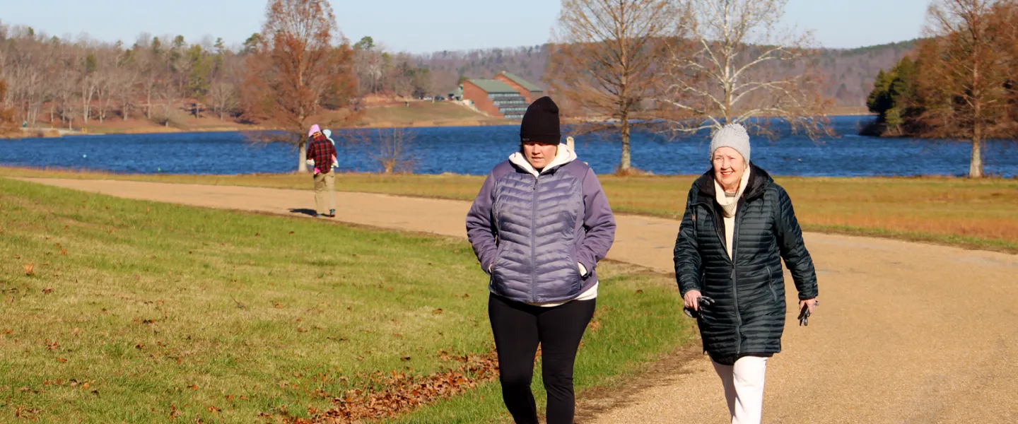 A peaceful hiking trail along the edge of Sunnen Lake, perfect for winter walks and bird watching.