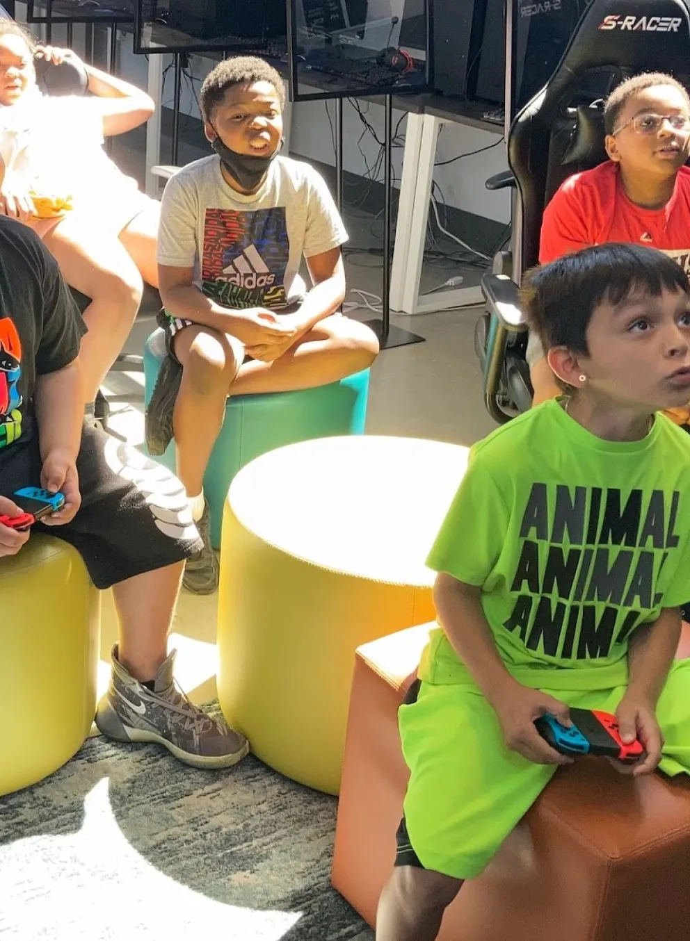 kids playing esports