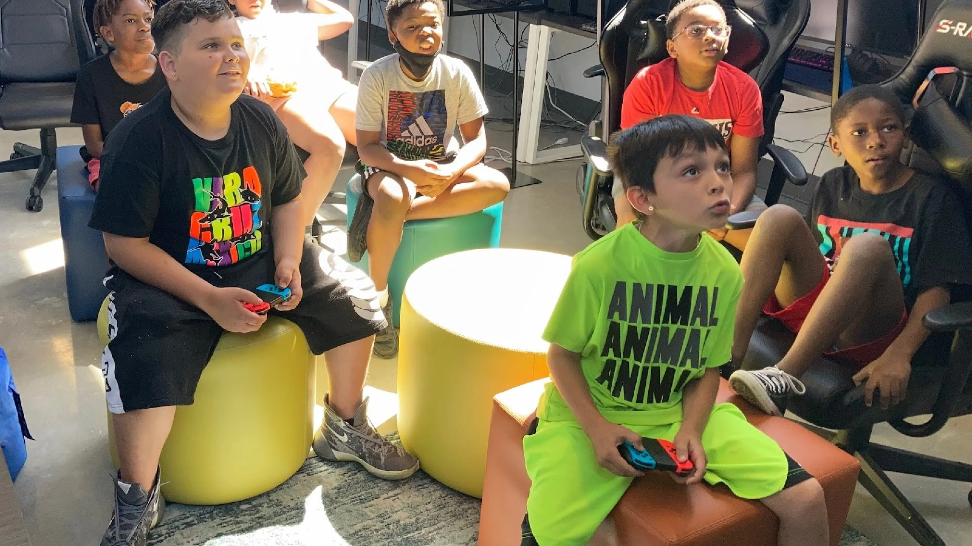kids playing esports